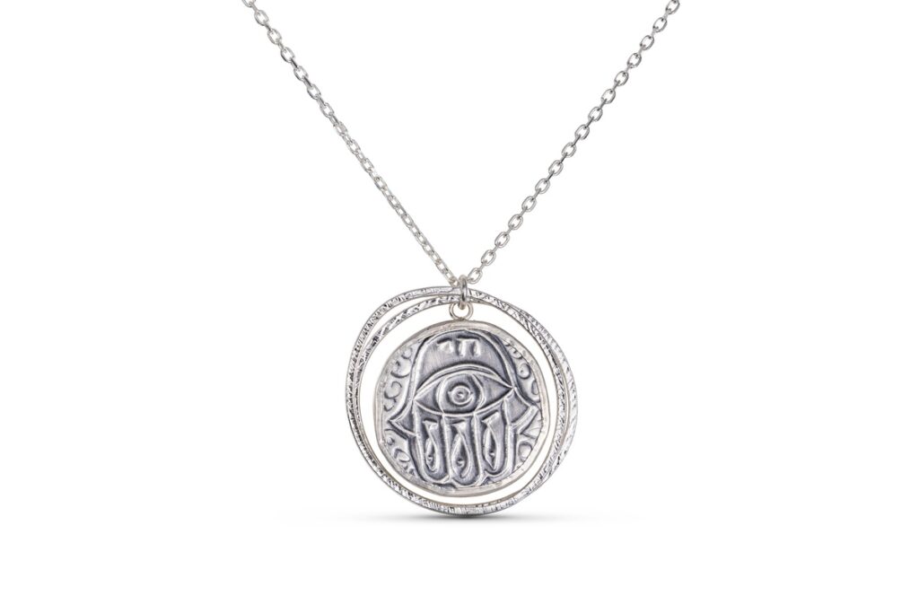 תליון חמשה ושרשרת